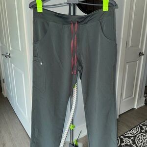 Women's Figs Kade Cargo Scrub Pants - Bonsai